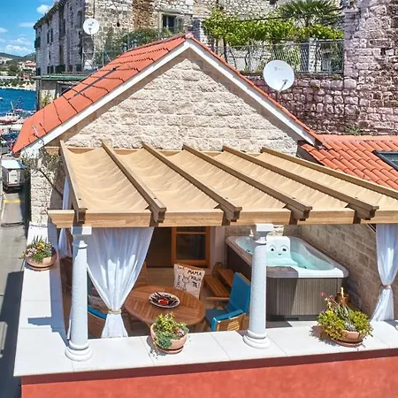 Pergola Apartahotel