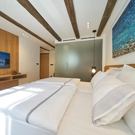 Pergola Apartahotel 4*